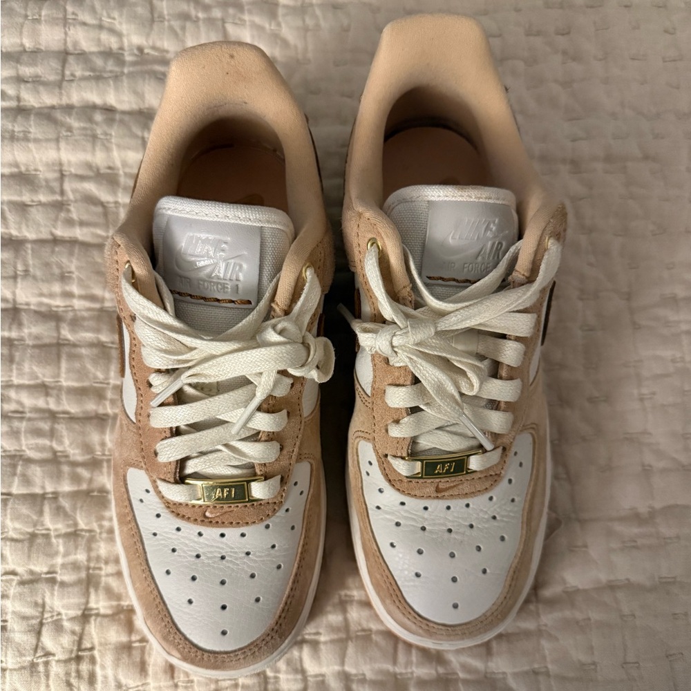 Like new - Nike Tan & White AF1 Air Force 1